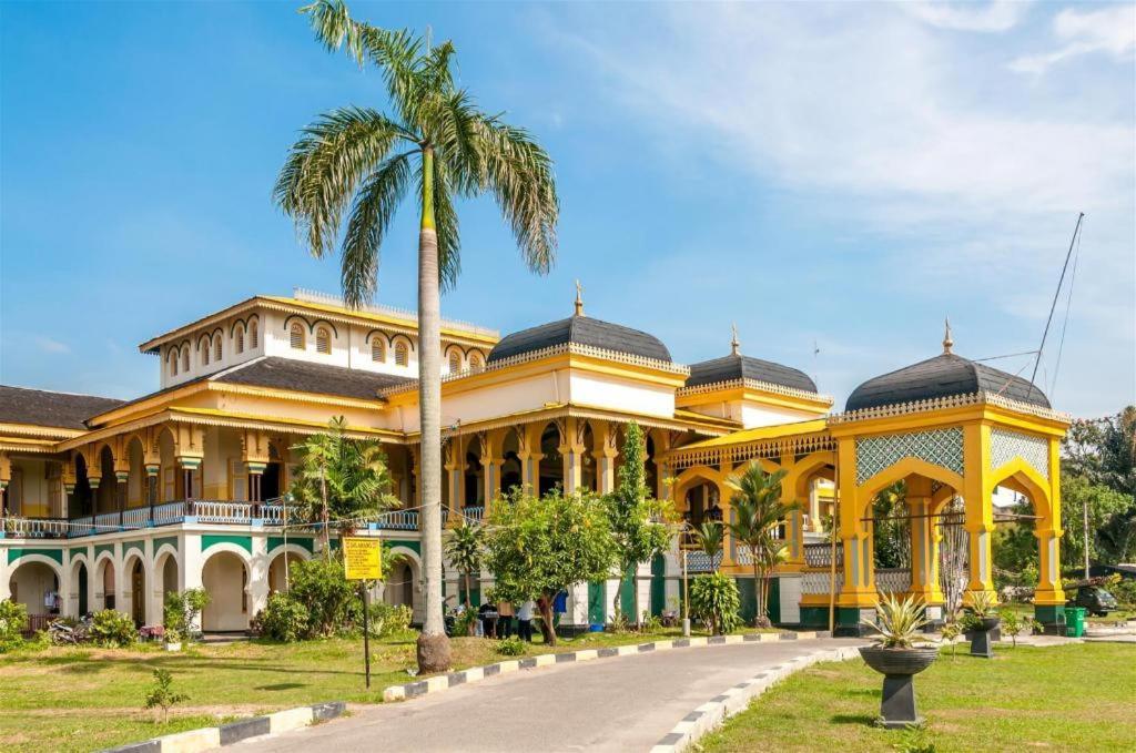 Oyo 1557 Bungas Guest House Medan Exterior photo