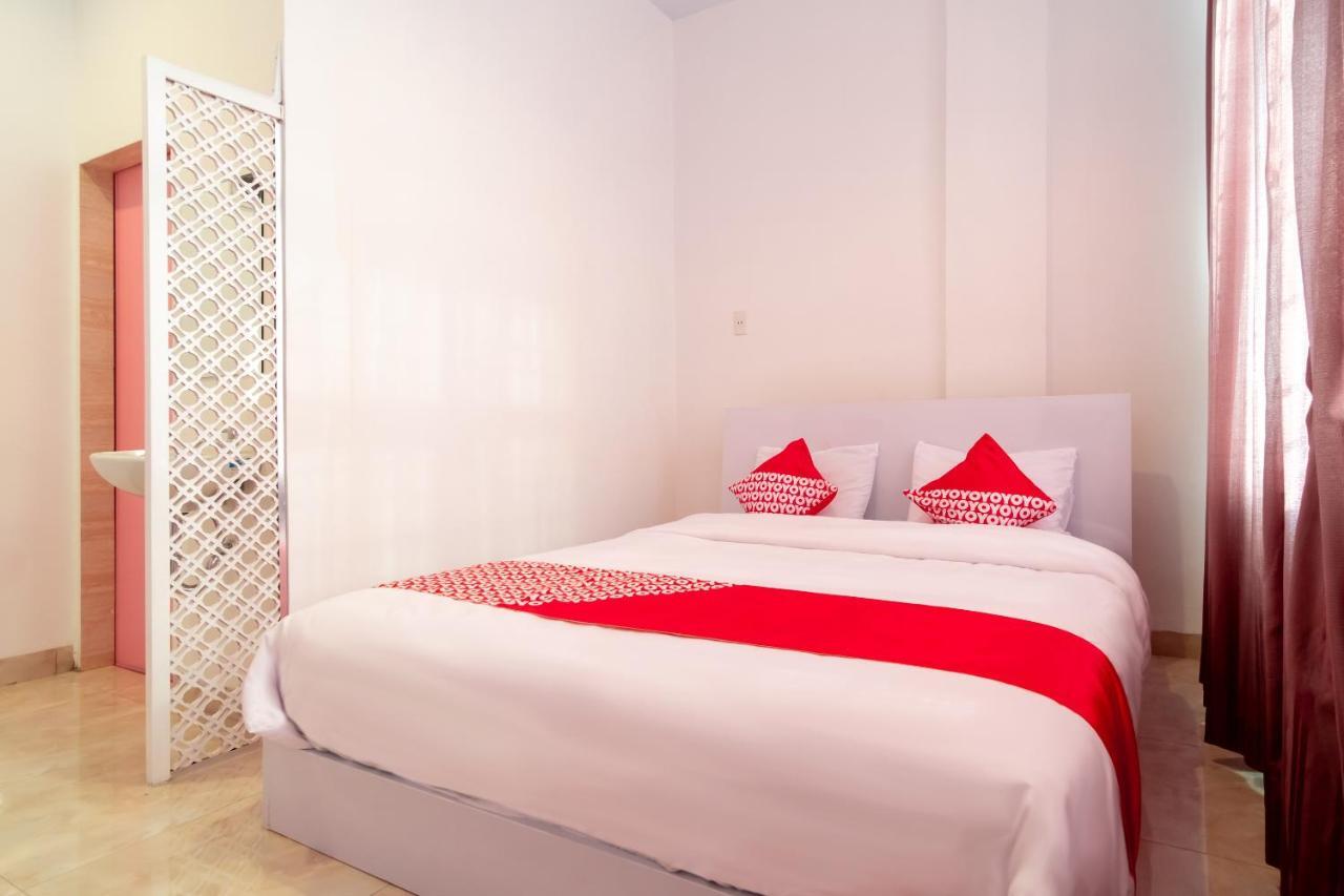 Oyo 1557 Bungas Guest House Medan Exterior photo
