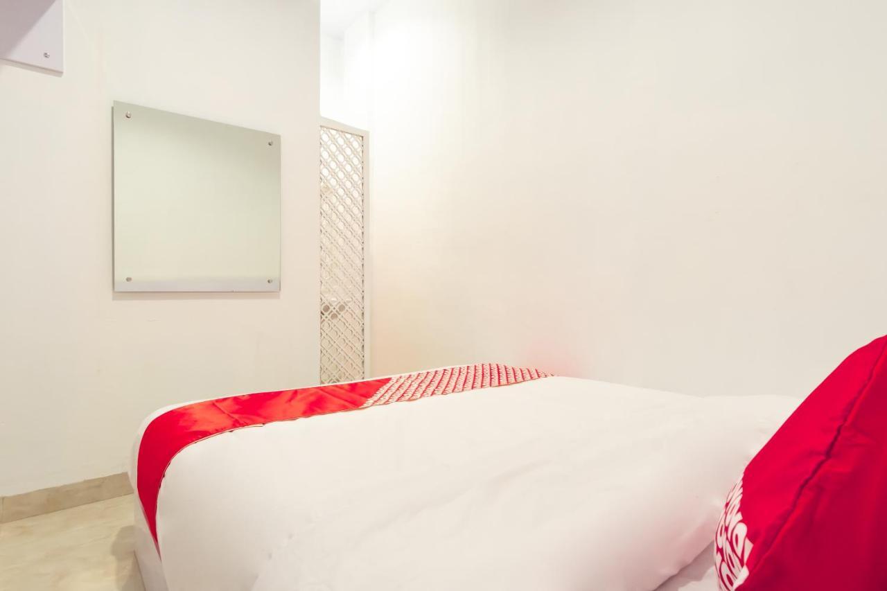 Oyo 1557 Bungas Guest House Medan Exterior photo