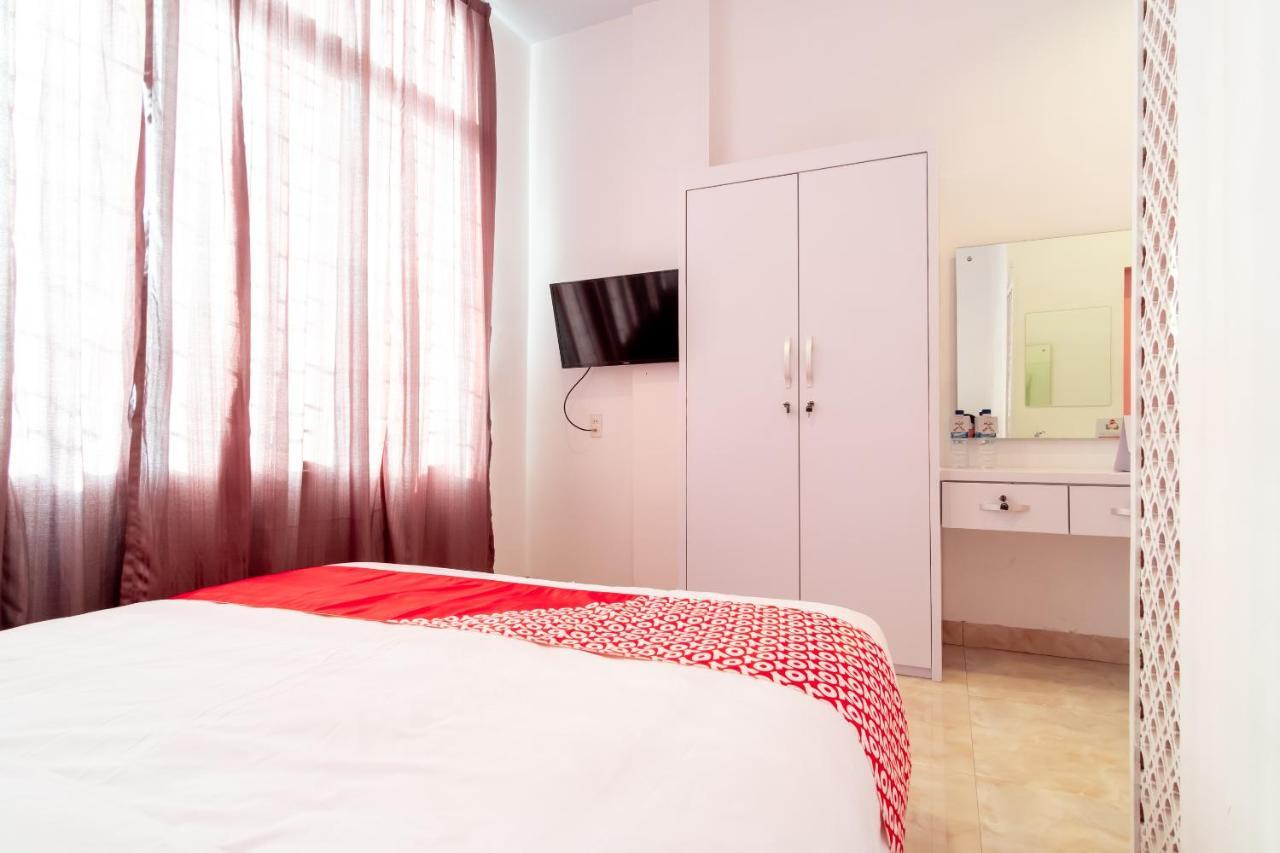 Oyo 1557 Bungas Guest House Medan Exterior photo